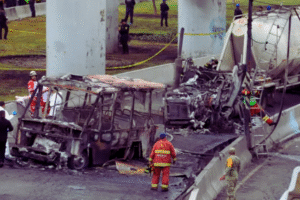 Un accidente de una pipa de gas provocó la muerte de varias personas y dejó decenas de heridos en la alcaldía Iztapalapa de la Ciudad de México.