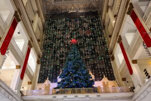 El Gran Regreso: Wanamaker Light Show y Dickens&hellip;