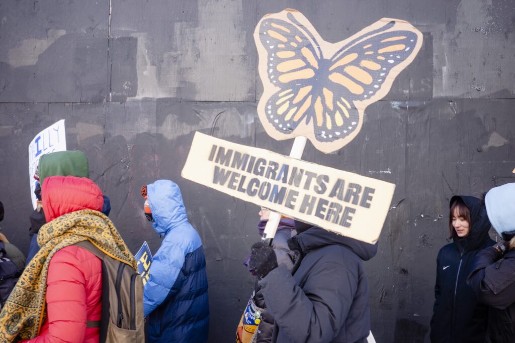 Exigiendo acciones en lugar de palabras vacías: aumenta la presión de los constituyentes sobre Fetterman para recortar fondos a ICE antes de votación del DHS