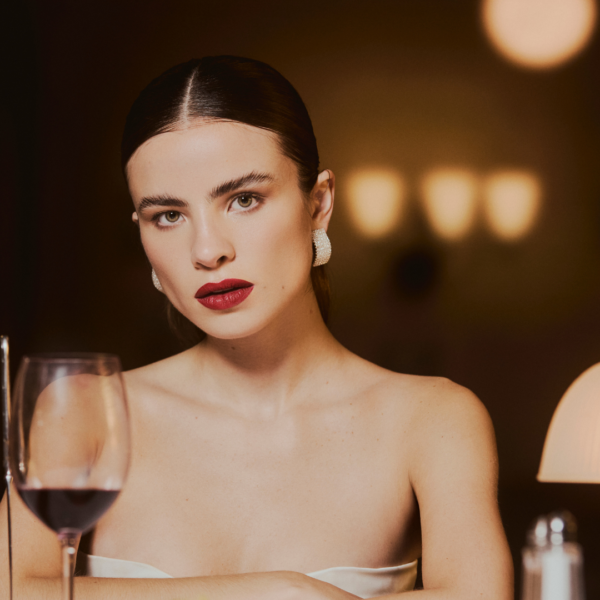 Cuando el “te amo” solo recibe silencio: GIULIA BE nos enseña a reírnos de los “fracasos” amorosos.