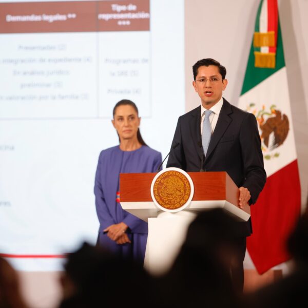 Roberto Velasco Álvarez asume la Secretaría de Relaciones Exteriores tras la salida de Juan Ramón de la Fuente.