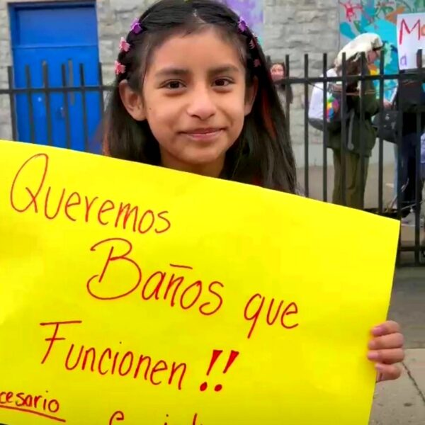 Dignidad escolar en South Philly: Familias latinas y estudiantes se levantan contra el abandono institucional