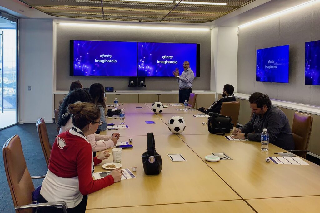 Descubre cómo la Inteligencia Artificial y la conectividad móvil convergente están transformando la forma en que los latinos viven el fútbol en EE. UU.
