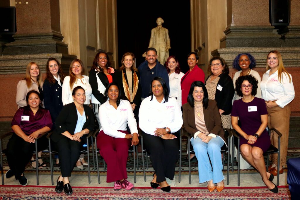Líderes y empresarias latinas en Filadelfia se unen en el Ayuntamiento para debatir sobre acceso a capital, equidad y crear la Agenda Conjunta 2027.