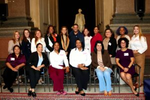 Líderes y empresarias latinas en Filadelfia se unen en el Ayuntamiento para debatir sobre acceso a capital, equidad y crear la Agenda Conjunta 2027.