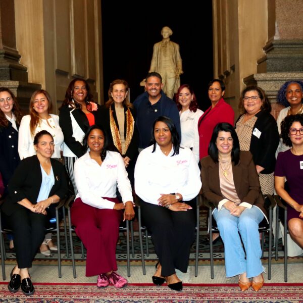 Líderes y empresarias latinas en Filadelfia se unen en el Ayuntamiento para debatir sobre acceso a capital, equidad y crear la Agenda Conjunta 2027.
